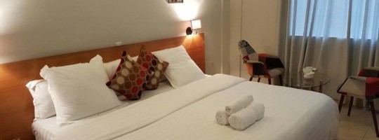 38190_greenoakroom1