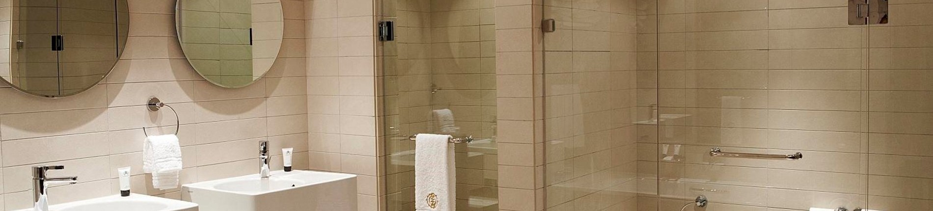 23245_a-luxury-bathroom